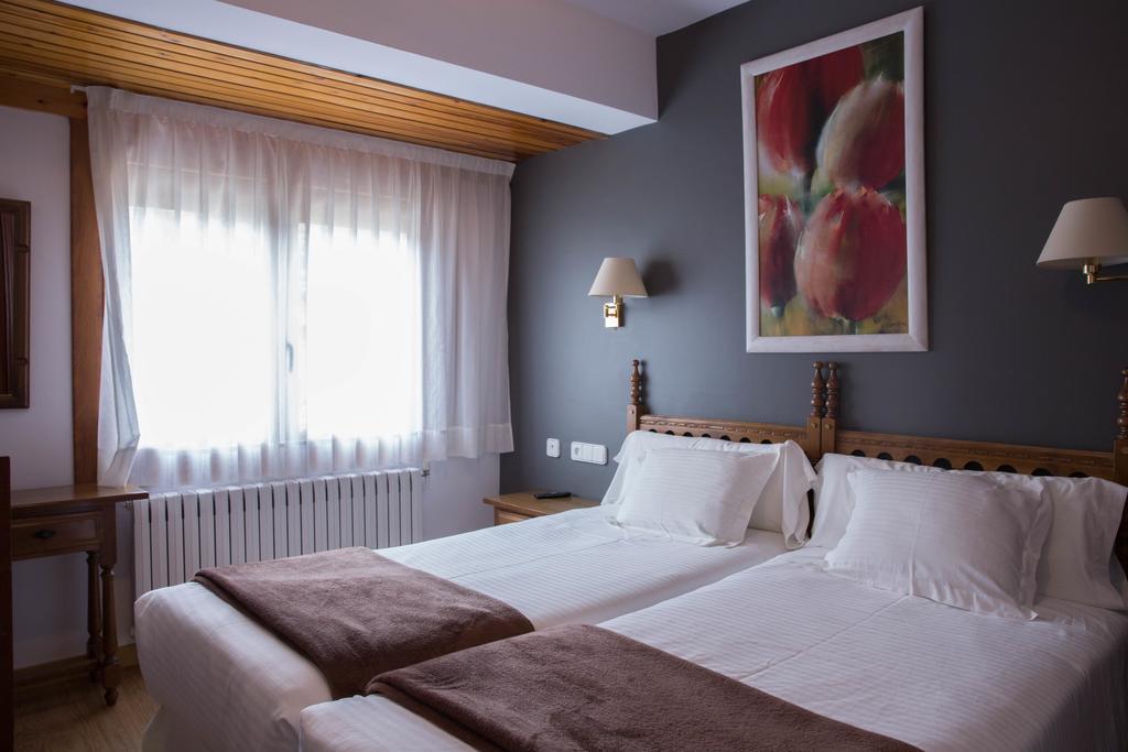 Hotel Bruna Esterri d'Àneu Buitenkant foto